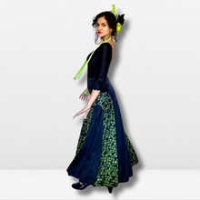 Cargar imagen en el visor de la galería, Falda flamenco mujer - Con estampado floral y picos lisos (sin volante bajo)
