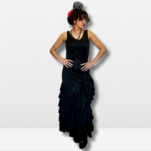 Cargar imagen en el visor de la galería, Vestido flamenco mujer - Con tirantes, color liso y cascada de volantes lateral
