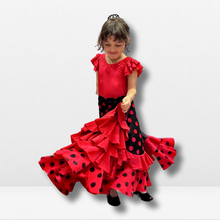 Cargar imagen en el visor de la galería, Falda Flamenca Niña - Cinco volantes lisos y bajo con estampado a topos
